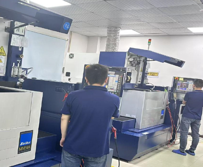 Do you know some key precautions for injection molding during use?